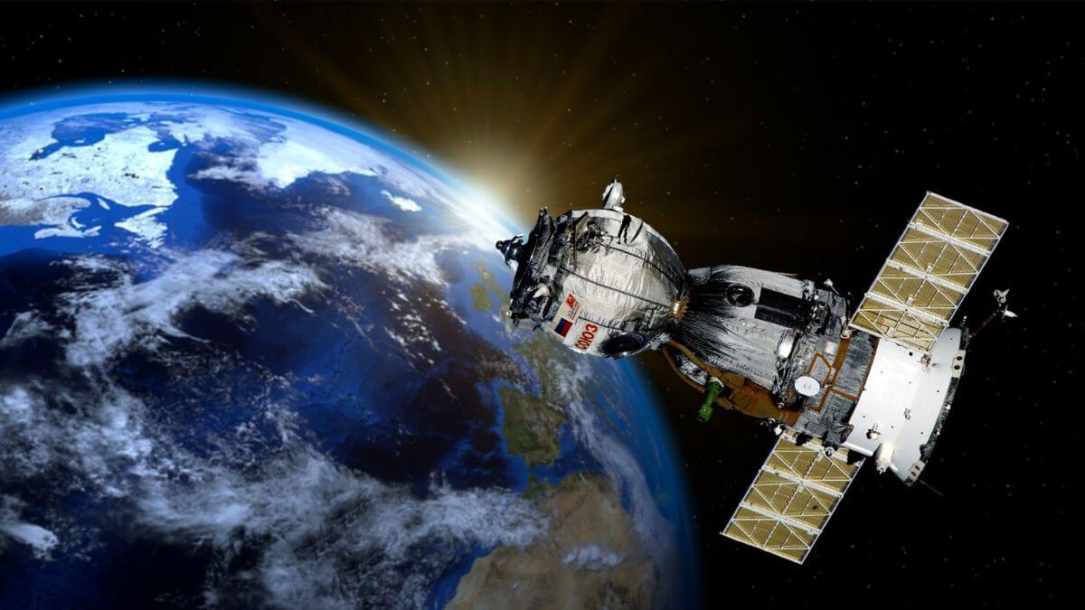Sfida per internet da satellite Oneweb contro Musk e i nuovi competitor cinesi