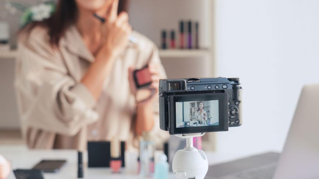 Influencer come diventarlo e quanto guadagna